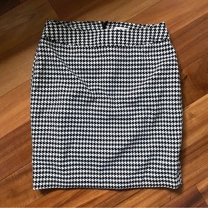 Retro Style Worthington Houndstooth Midi Skirt